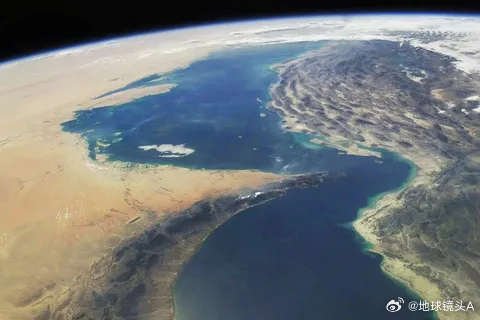 美以伊冲突 美国战争罪犯部部长赫格塞斯：“霍尔木兹海峡是开放的，只是伊朗人在向船