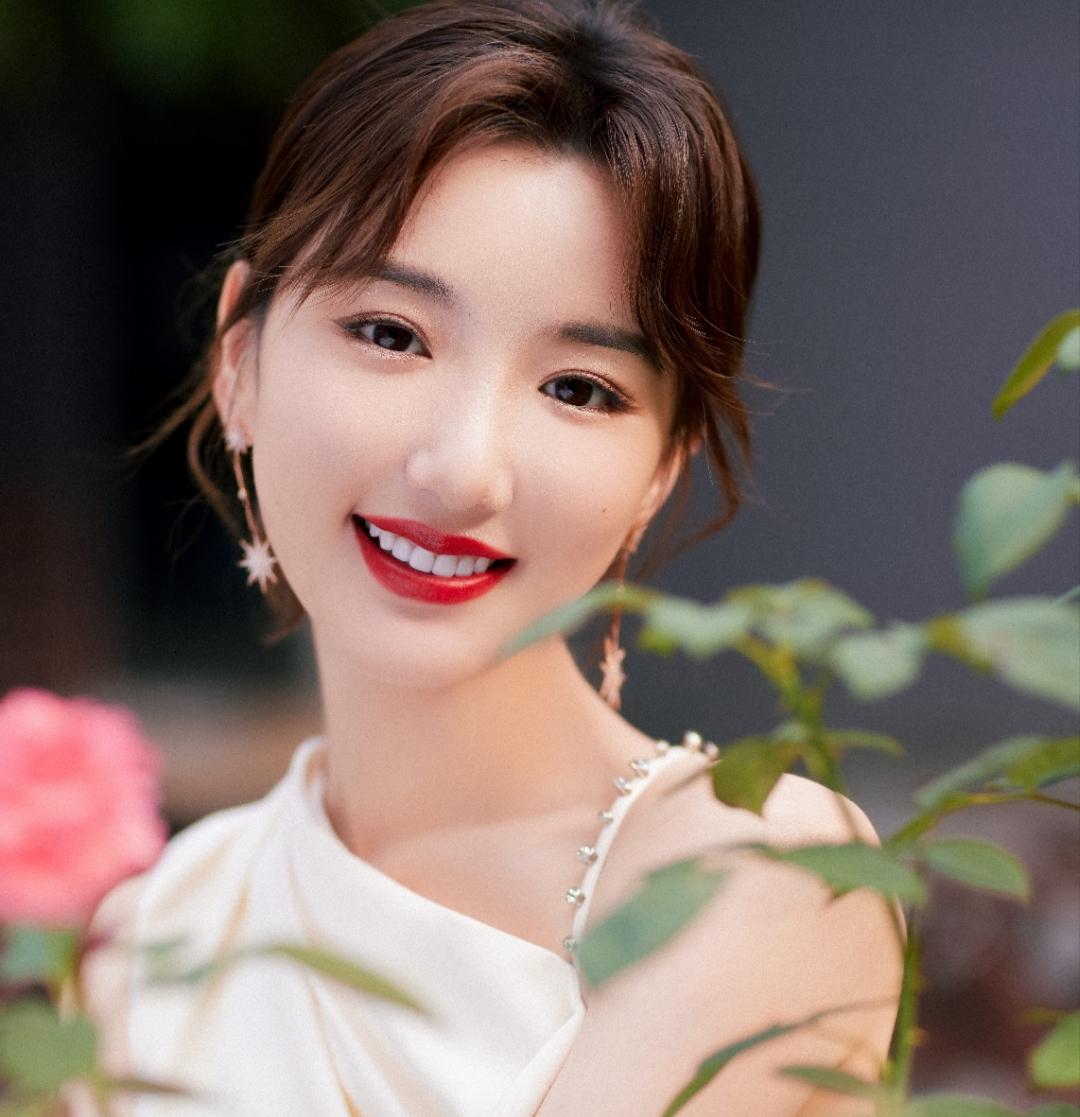 "出轨门"8年后，再次宣布喜讯的毛晓彤，是陈翔高攀不起的存在
娱乐