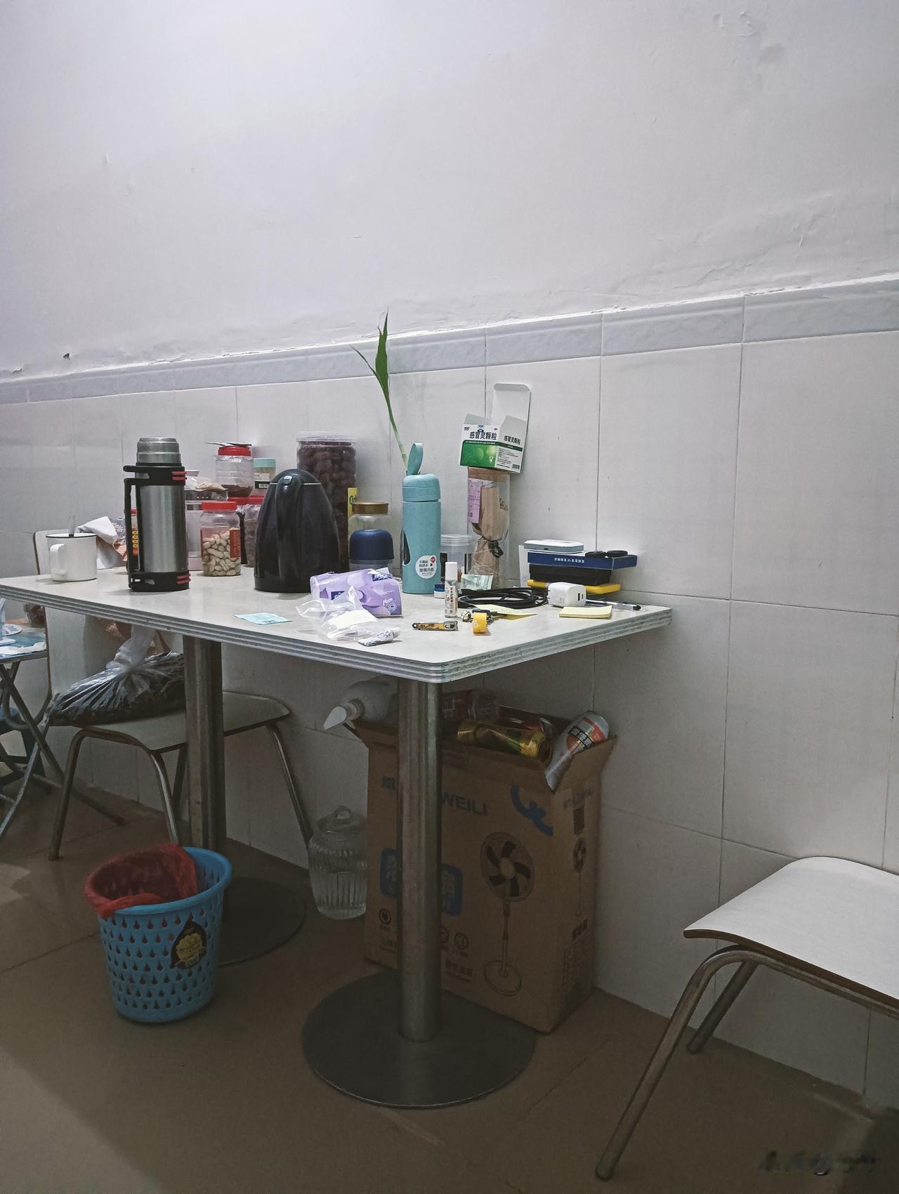 世界之大无奇不有
你别不信，
我家孩子三岁那年，
正好赶上先生奶奶出殡。
孩子太