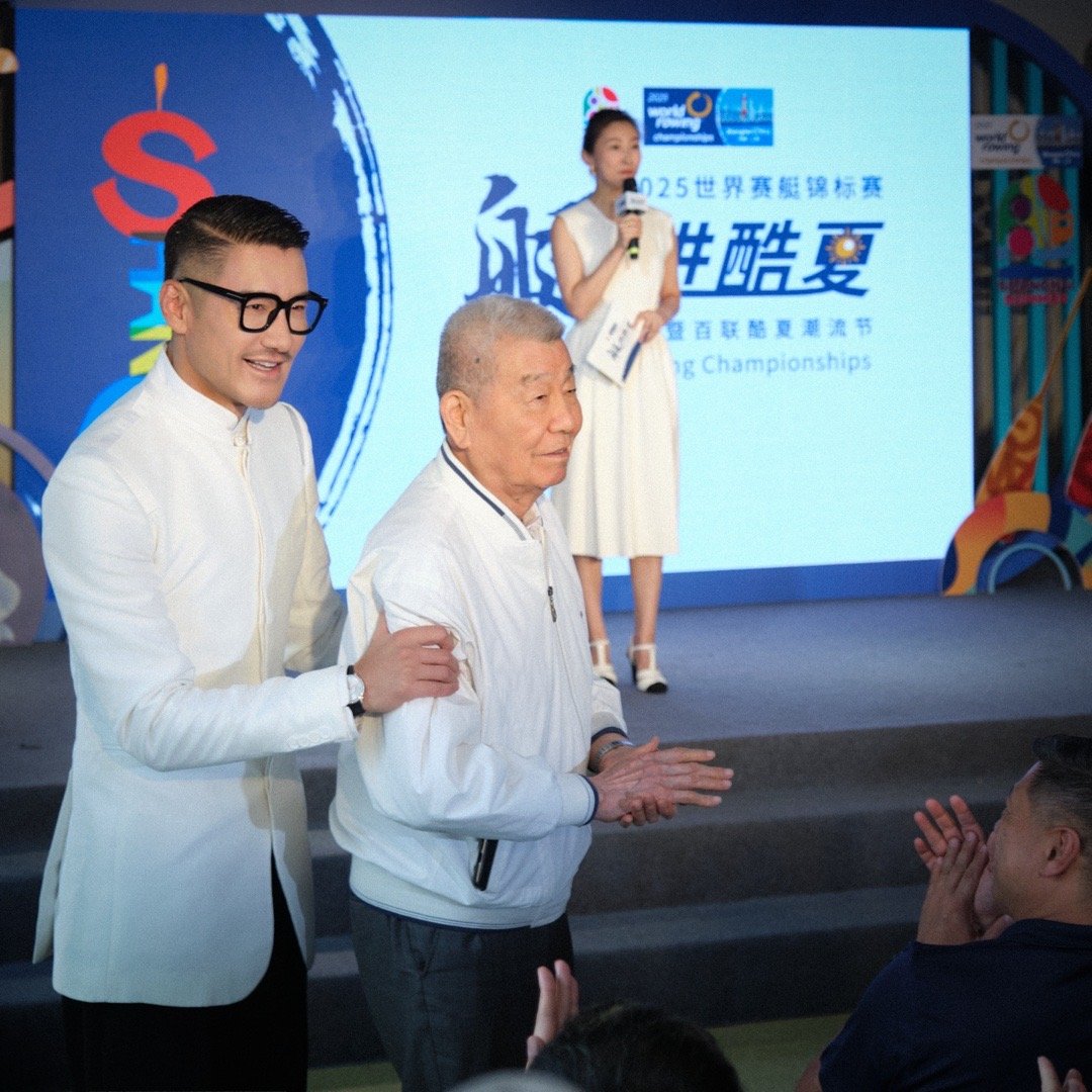 胡兵说我们中国姑娘就是牛 中国姑娘摘世锦赛首金，胡兵激动到喊破音。他出身赛艇家庭