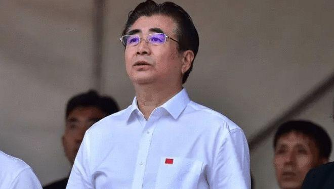 在22日下午召开的媒体座谈会上，新任中国足协主席宋凯表示，我们这届足协班子，从骨