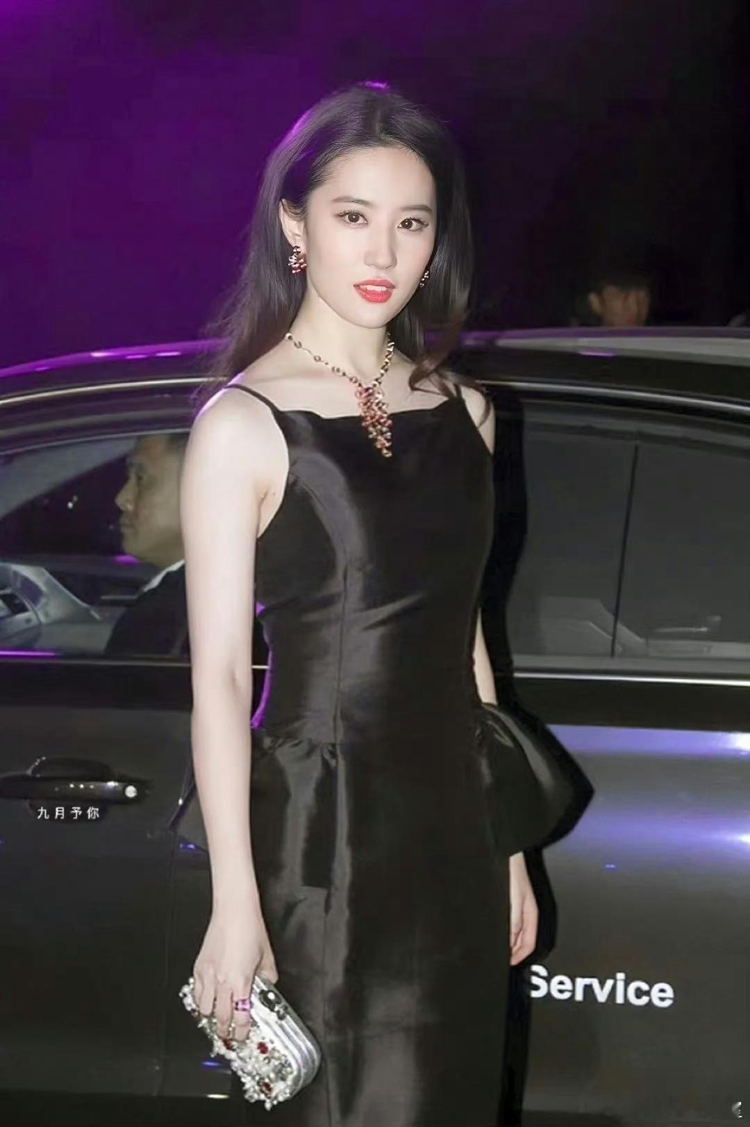 #内娱红毯为什么变无聊了# 没有刘亦菲的仙，却有刘亦菲的病！从内娱唯爱仙女裙开始