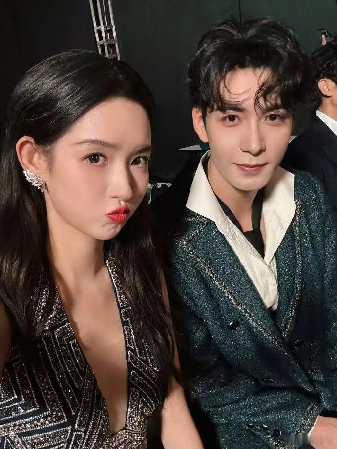 陈星旭王玉雯红毯全是看点 陈星旭和王玉雯这对老友在红毯上简直是欢乐制造机！多年的