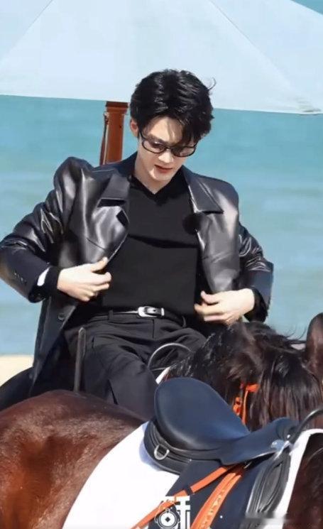 檀健次控马好帅你好星期六你好星期六全员团建路透檀健次被檀健次的控马名场面震撼到了