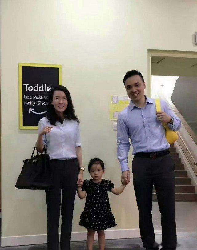 幼儿园的第一天vs六年级的最后一天，好神奇爸爸妈妈一点也没有变老 