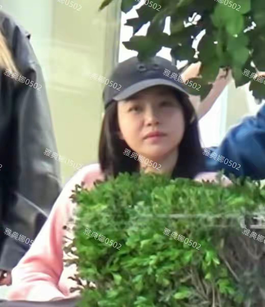 陈妍希的美貌被高估了素颜的她不是骨相美女，包子脸明显五官很钝 