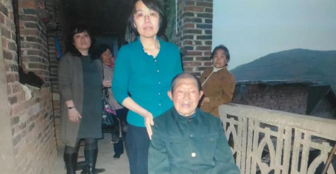 老兵庹长发14岁参军，长官临别托付妻儿，他信守承诺，默默照顾对方家人长达66年