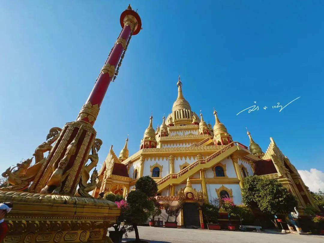 云南省有一座“中国第一金佛塔”，就在芒市，好多游客都来打卡？

这里是刘小顺的旅