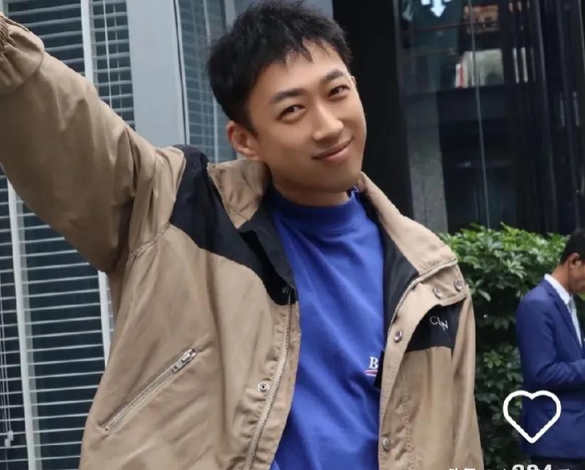 于正喜欢找过气女艺人拍戏，因为片酬可以压得很低。
仔细想想还真是，他专门找那种早