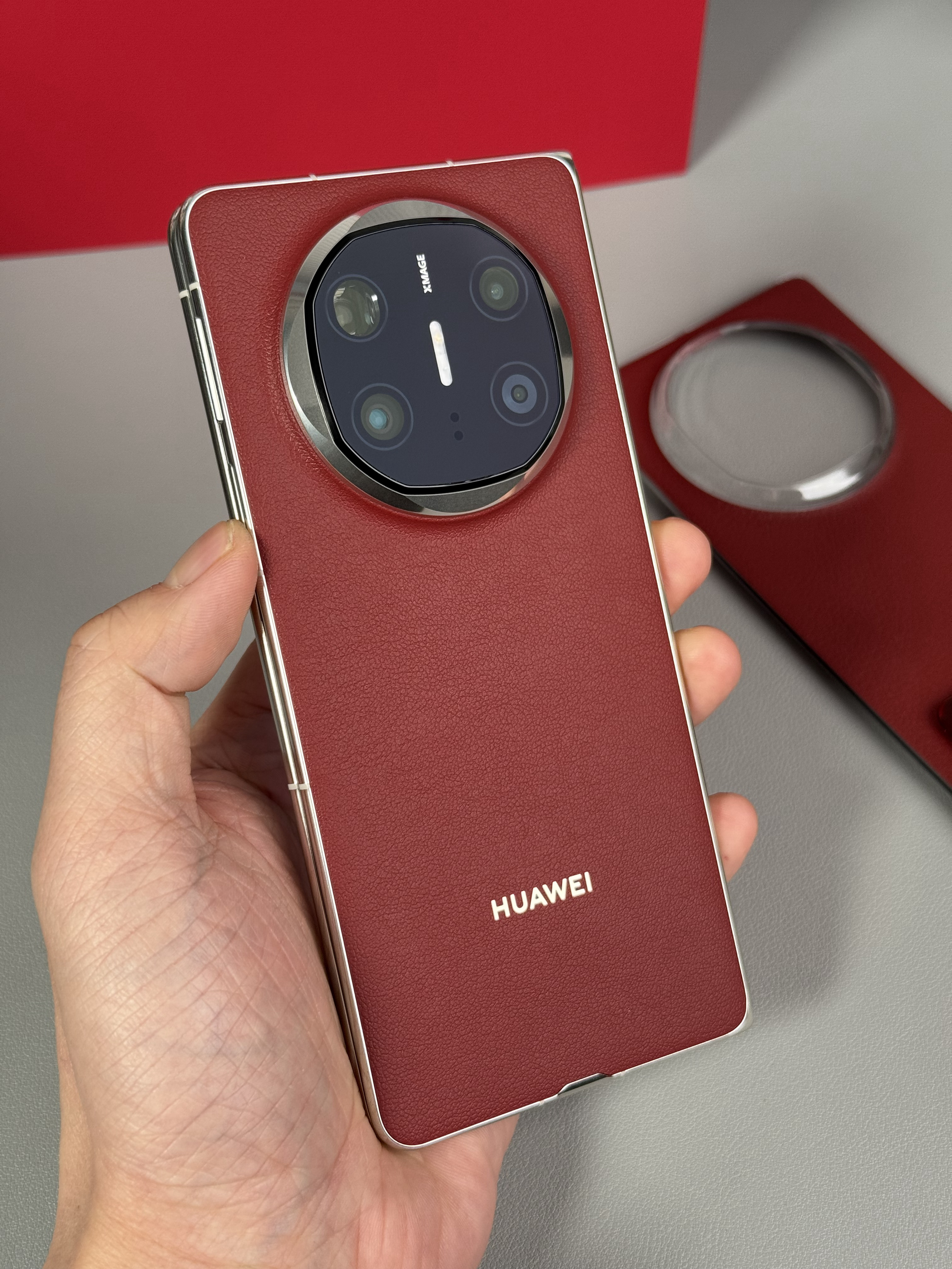 整了一台华为Mate X6典藏版，智界R7的完美车钥匙有了！[doge] 