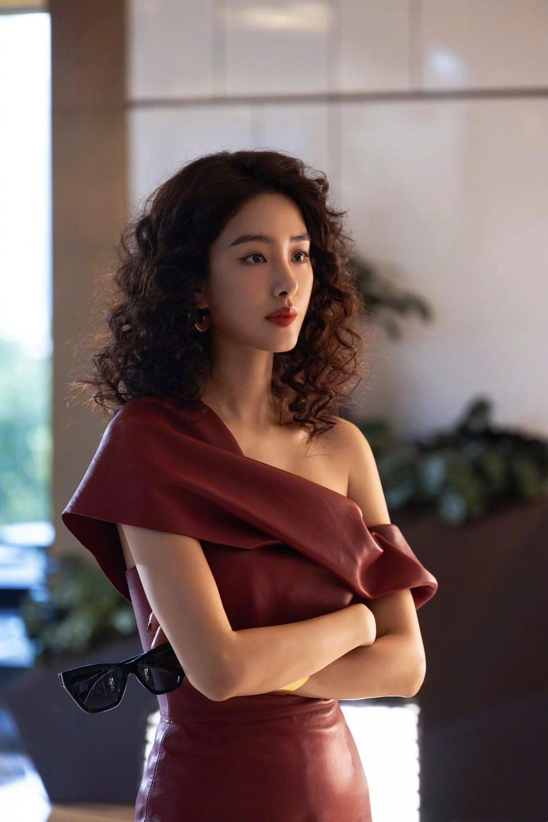 杨采钰演我闺蜜 杨采钰饰的周媚，简直就是闺蜜届天花板！！清醒、洒脱、永远有退路。