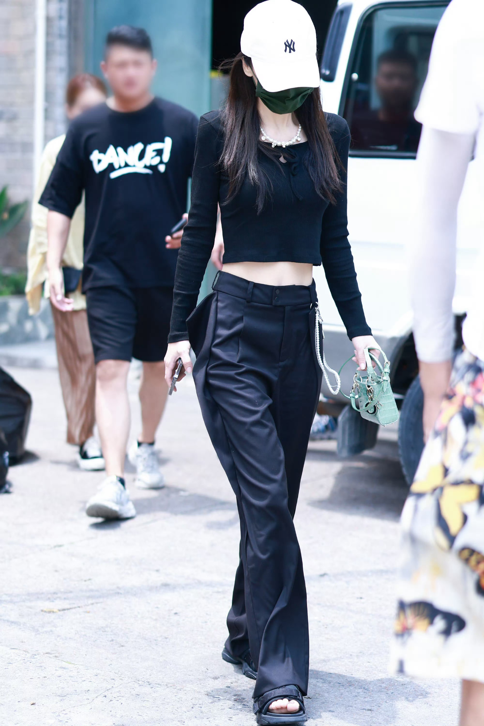 angelababy angelababy  “你是被光偏爱的，你的名字燃起我永