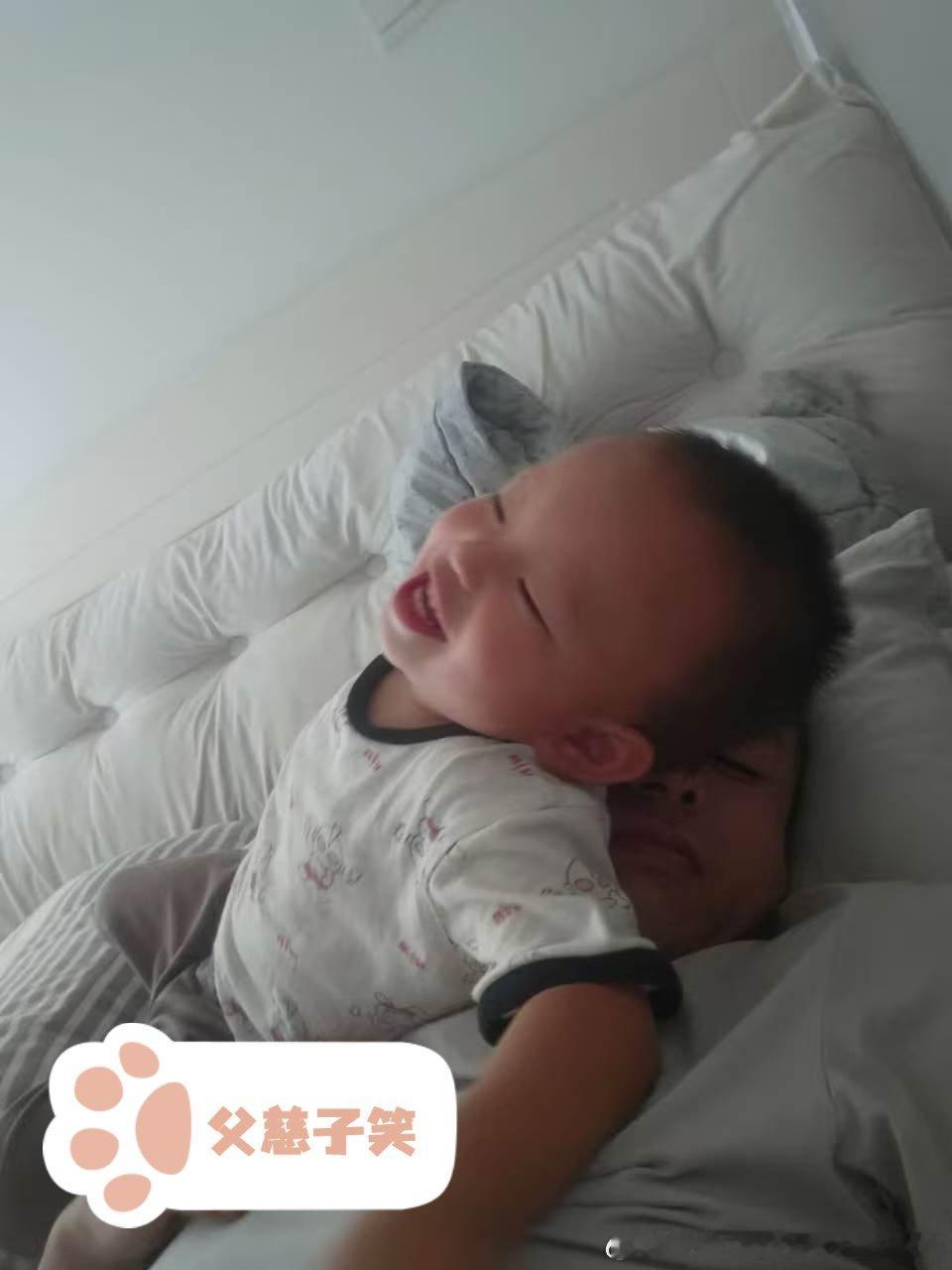 想起早上小孩翻身了我预测要醒了就起身先去趟厕所在厕所就听见小孩扯着嗓子喊妈妈！妈