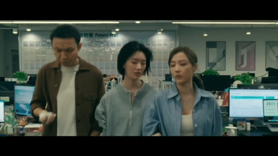 这就是来自电影人的群像感吗？《奔赴光影》里的群像叙事也太好看了！佟丽娅与小酒窝的