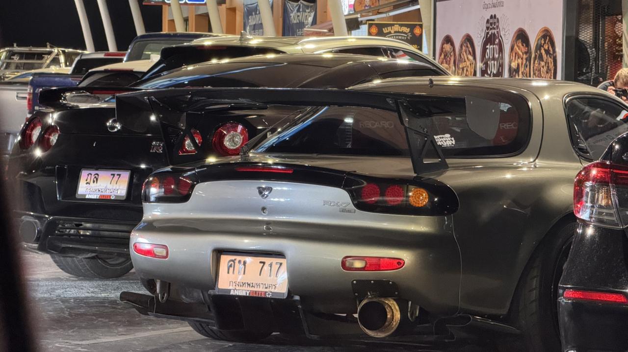 每逢路过曼谷，周末必到之处！
什么奇奇怪怪手搓的泰式改装，应有尽有
还有很多绝版