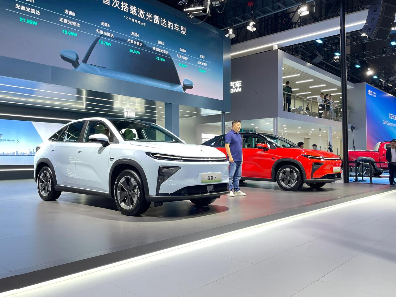 蔡建军说，不仅要卷，还要卷得飞起！