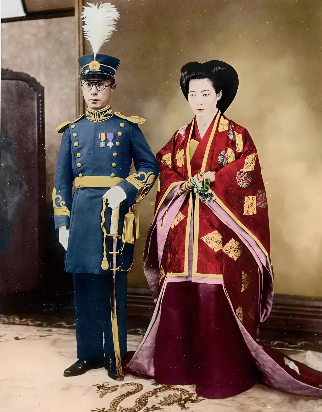 1937年，溥杰（满清皇帝溥仪的弟弟）和23岁的嵯峨浩结婚。溥杰时任伪满洲国侍从