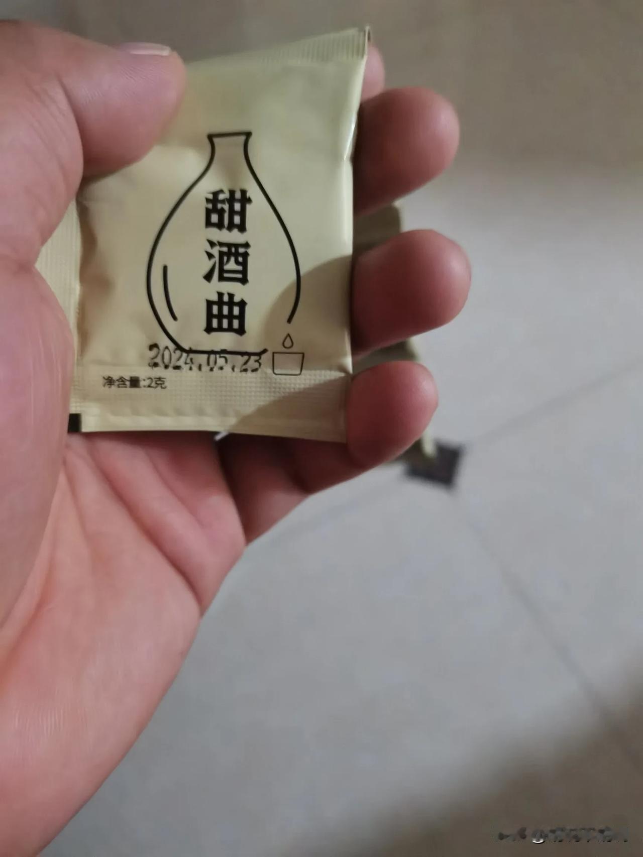 今天给大家介绍一下自己在家做米酒（醪糟）的方法，我个人挺喜欢吃醪糟的，以前经常在