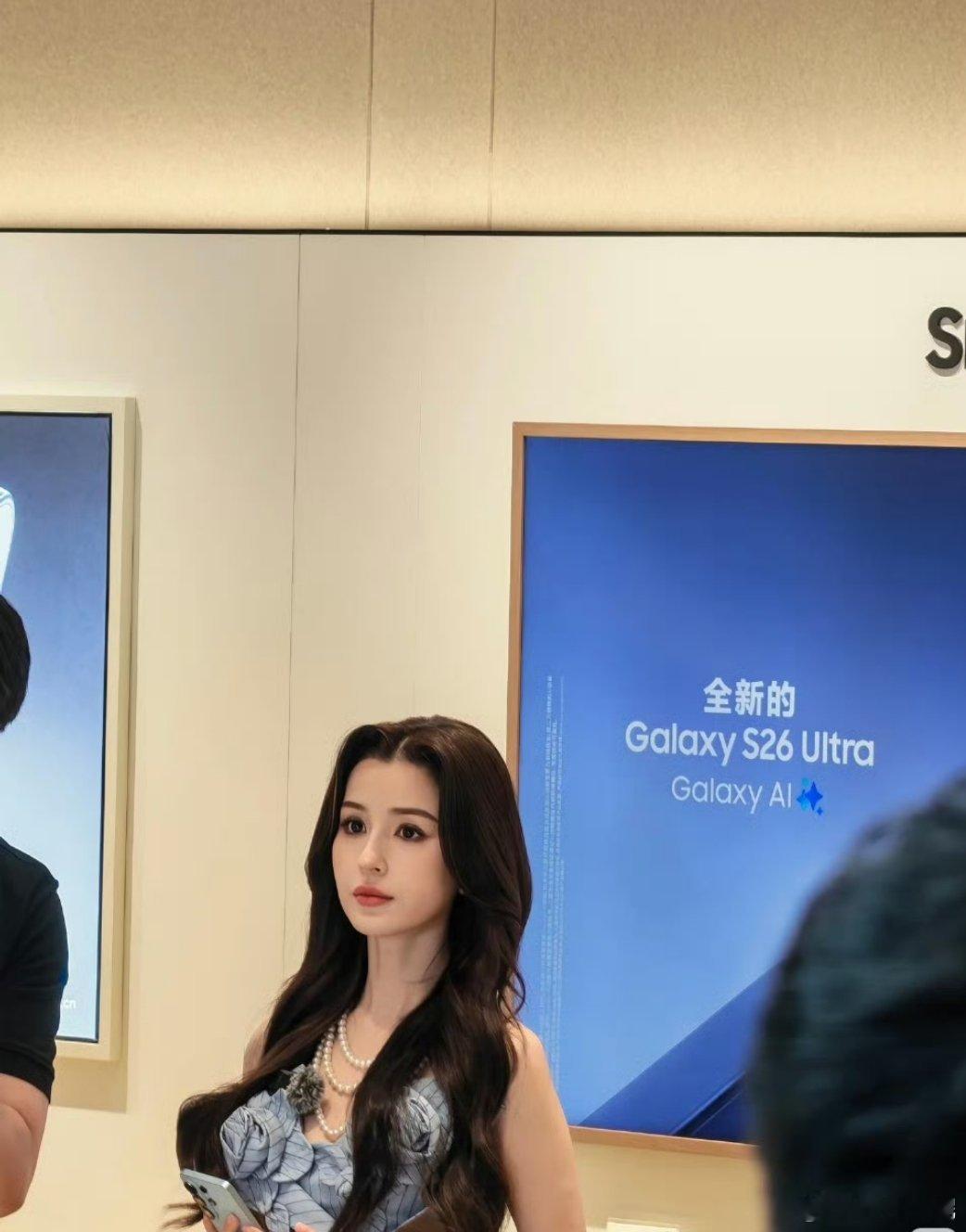 三星门店偶遇明星概率好高 哭死！为什么每次我想蹲明星就必错过！😭 真的超爱哈妮