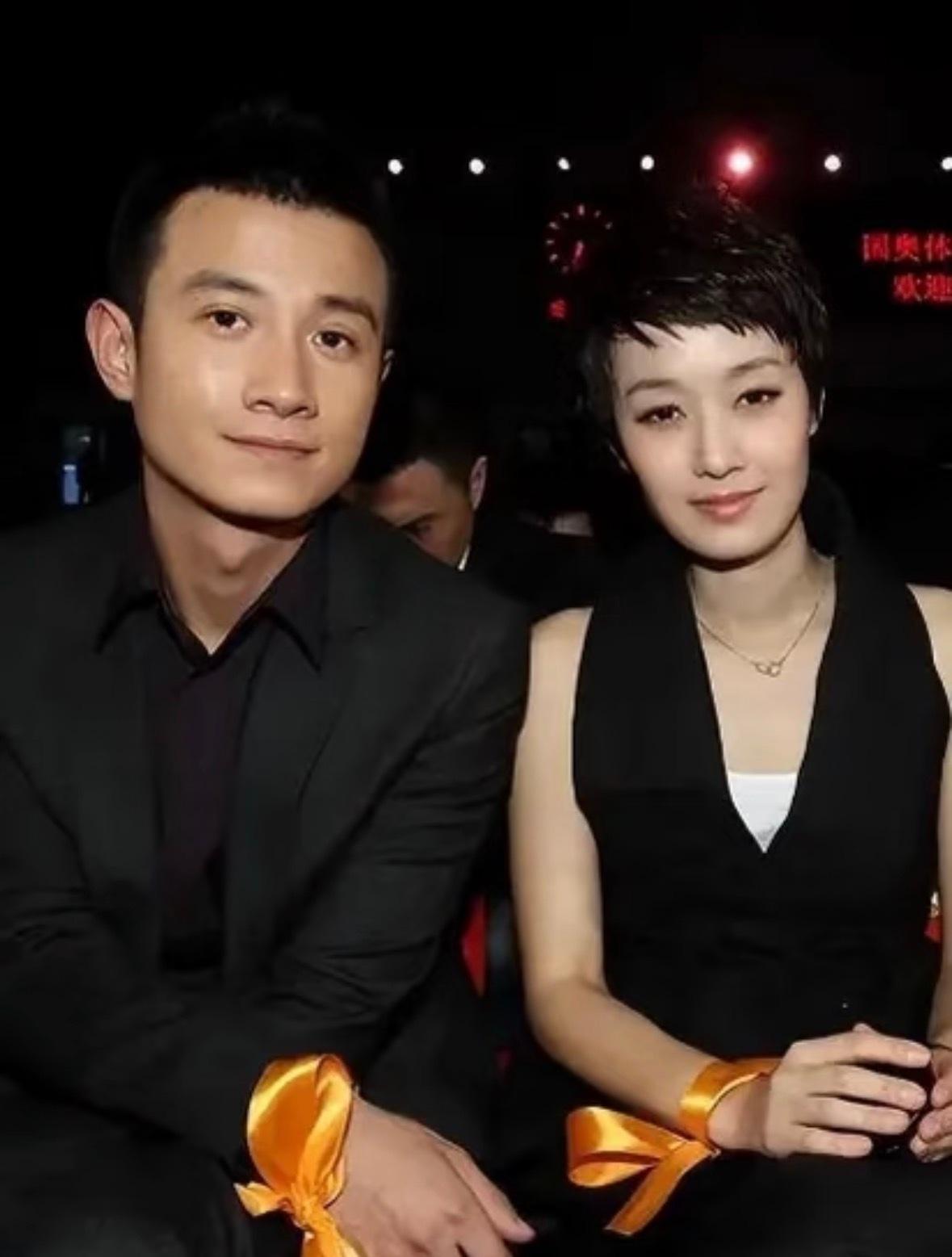 又是因戏生情！文章被曝与话剧演员凤莉已低调相恋三年。

2014年
文章、马伊琍