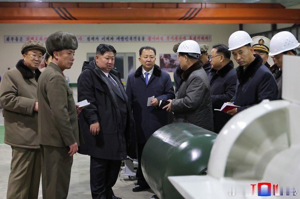 🚨朝鲜正在建造核潜艇据朝中社报道，金正恩莅临现场指导了8700吨级核动力战略导