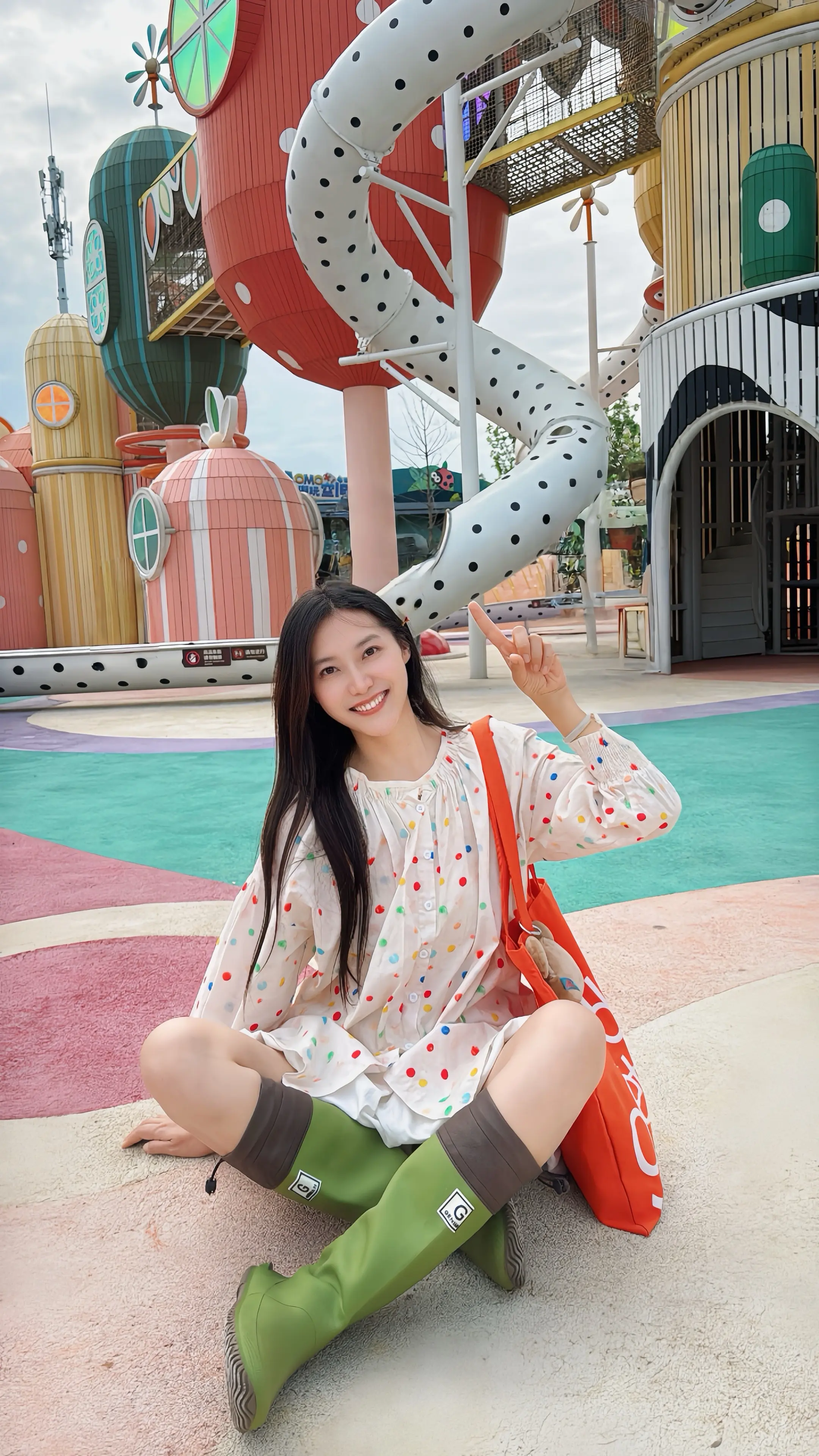 ＭｏMo 乐园的快乐假期 第一次解锁🔓跳楼机 超开心😃 🎠