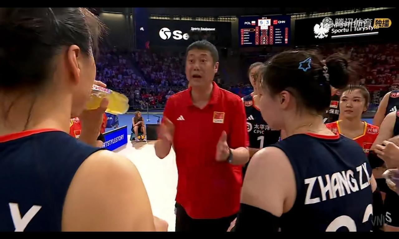 女排2:1领先被大逆转，张籽萱传球呆责任很大，靠输球成长必须绝对坚持

中国队稚