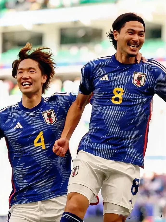 亚洲杯小组赛1月14日再战三场，日阿伊大胜各自对手，小组即时排名:
D组 
日本