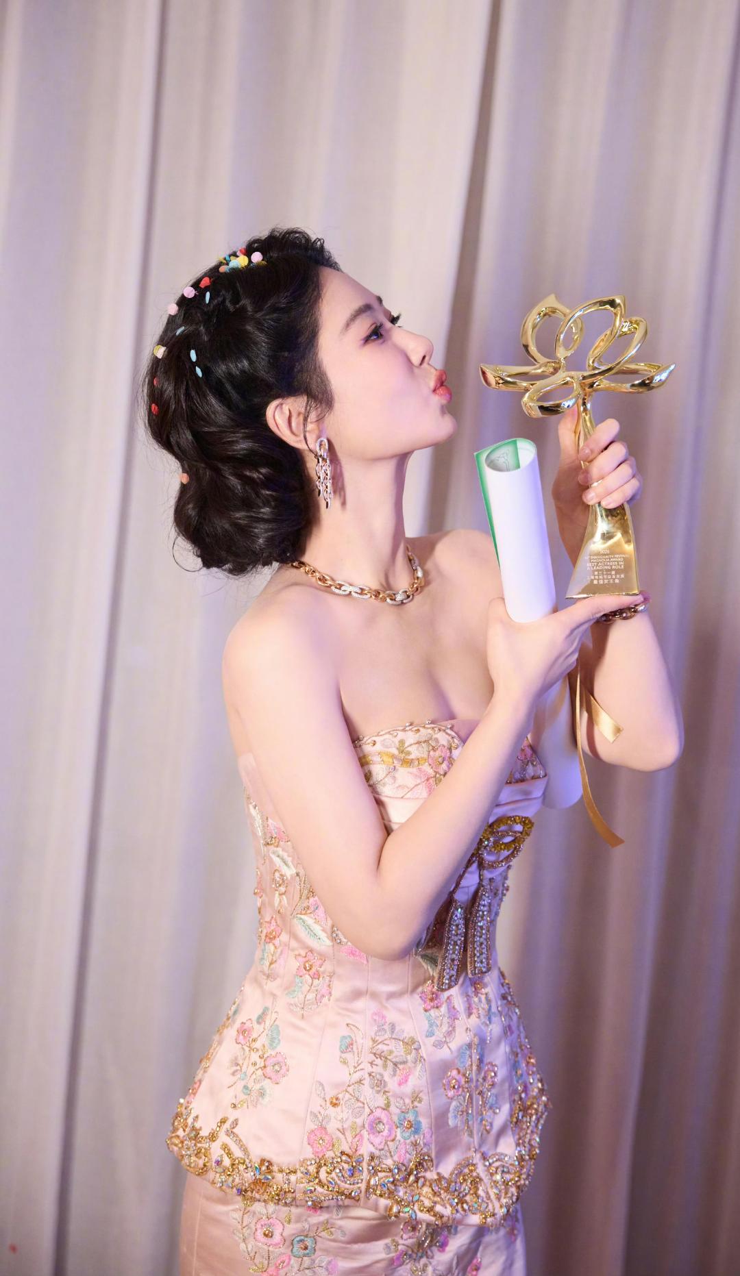 顶好顶好的杨紫 杨紫车保罗的相识 综艺牵线，影视结缘，杨紫以行动表达对前辈的欣赏