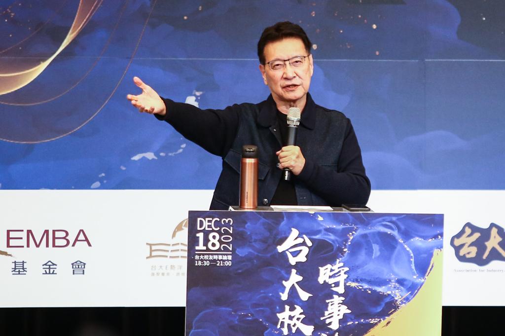 赵少康今天到台大演讲时回忆花莲寿丰西瓜感动大陆游客的小故事，称这就是两岸的感情交