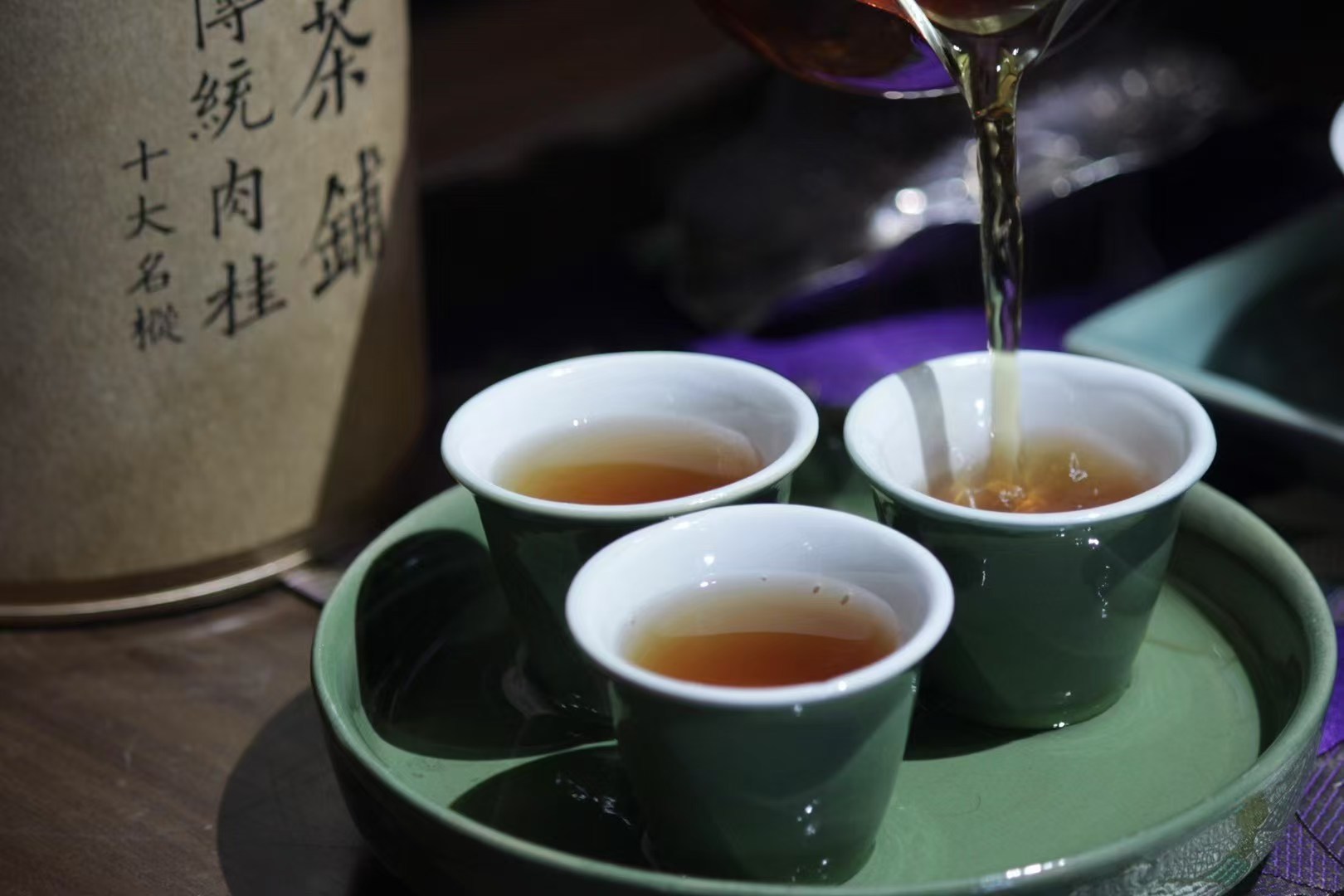 茶道  湿热的季节，就想喝点老茶。 