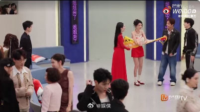 孙怡马天宇初见面镜头被切 老友见面本来超有梗：马天宇贴心横幅、孙怡俏皮吐槽，氛围