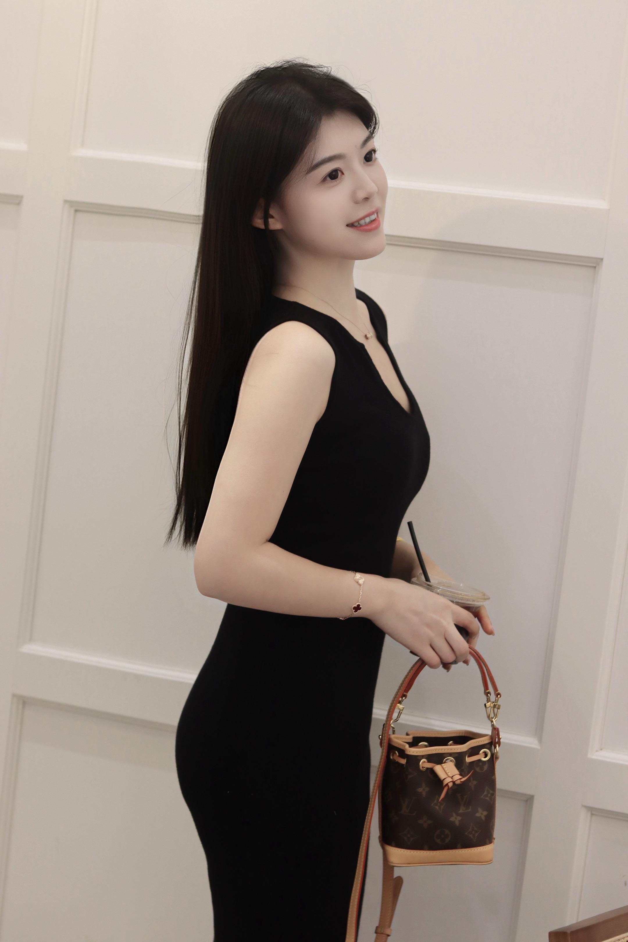 怪我普通的脸 留不住你暧昧的眼。