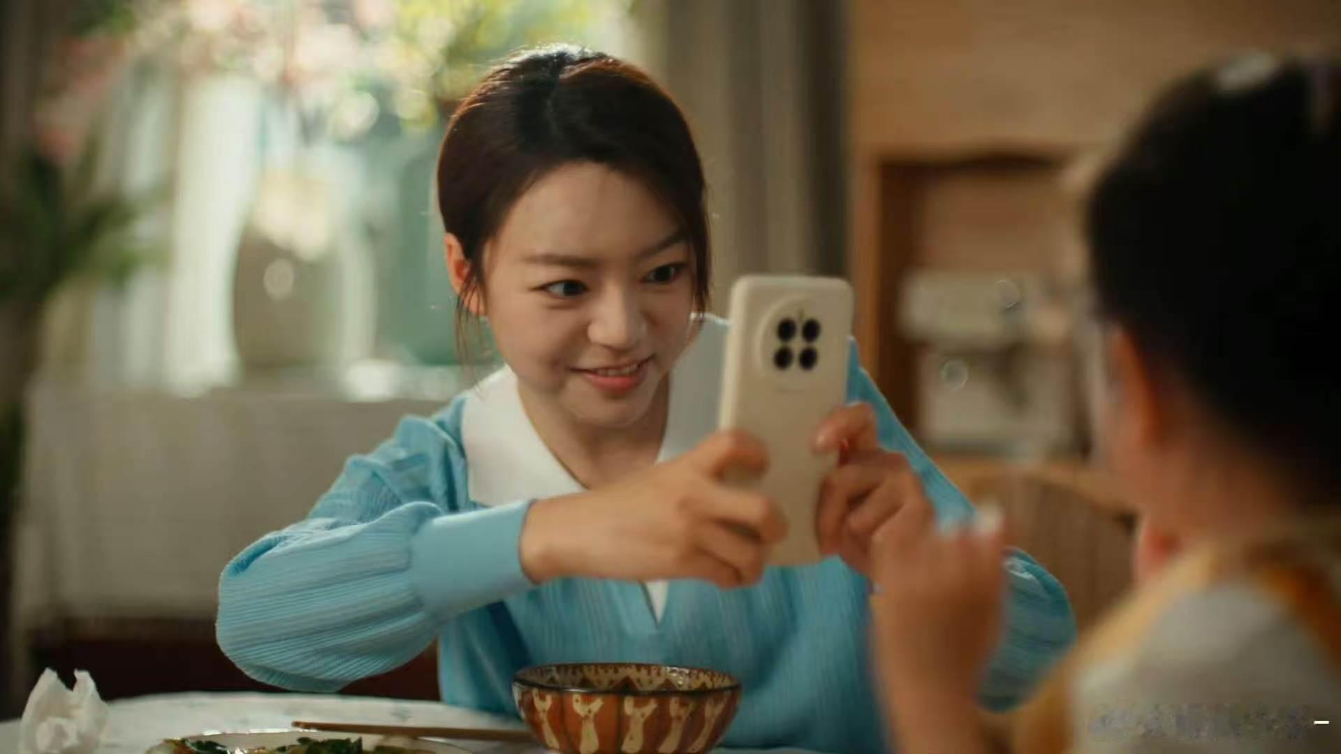 突然发现妈妈有的时候也在装大人用大人的模样守护我的成长，藏起脆弱保留少女初心，光