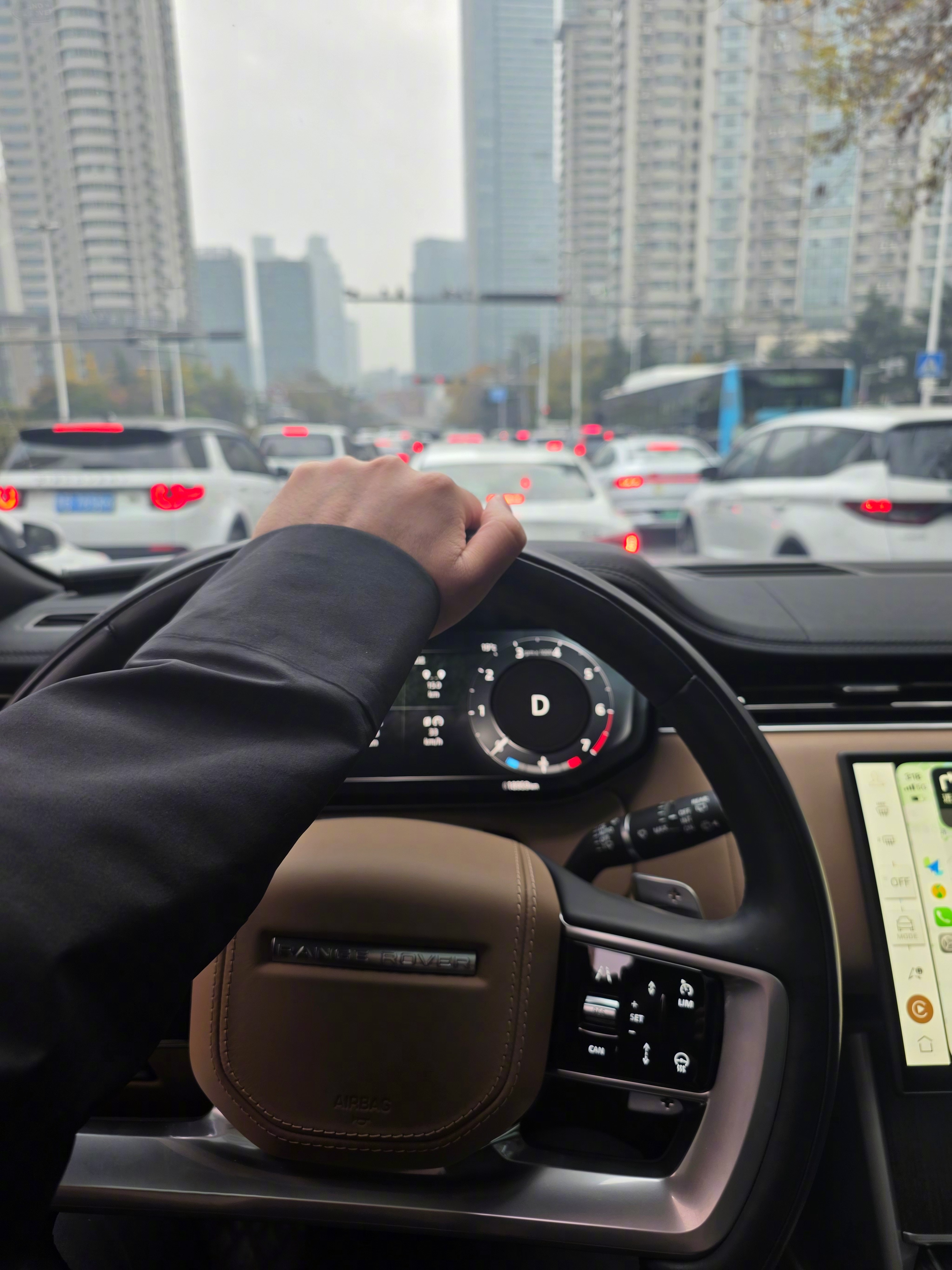 明天要出差去济宁，纠结开车还是高铁。开车4.5小时。高铁2.5小时发车1.5小时