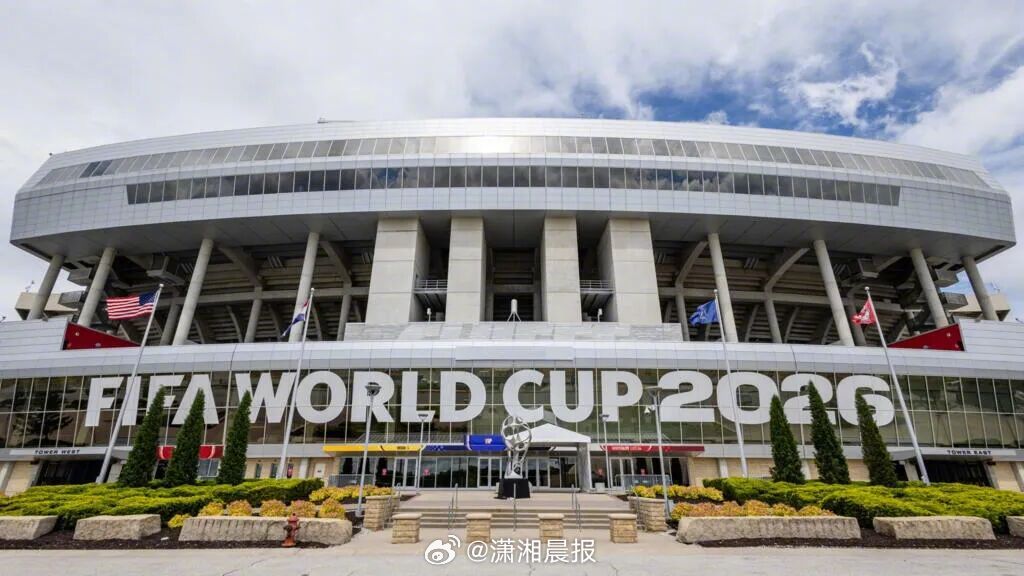 #国际足联回应禁止球迷携带水瓶进场#【国际足联新规：#世界杯禁止球迷携带水瓶进场