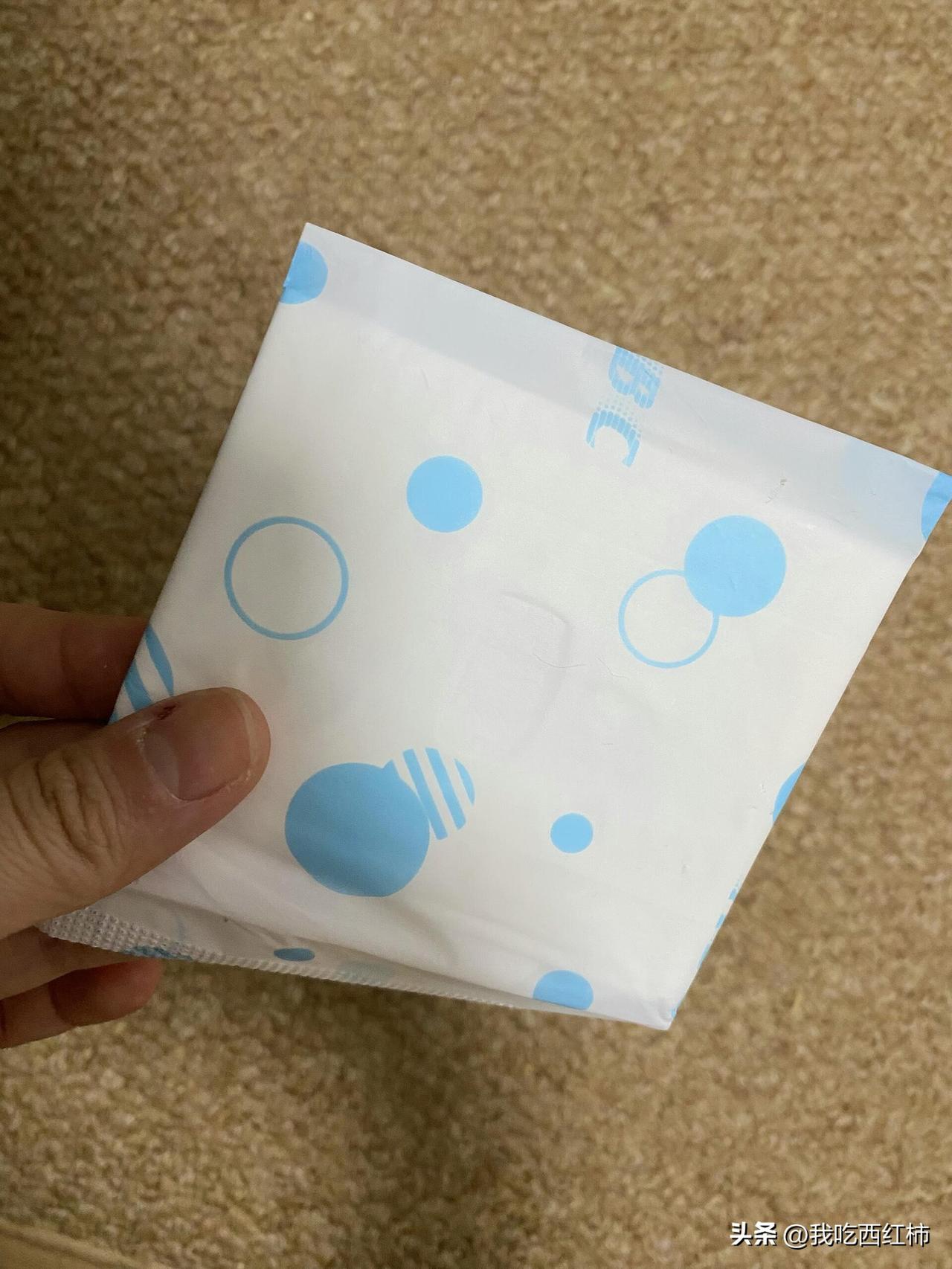 不再和妈妈共享卫生巾了
到了要带卫生巾回家的人年龄。
	
今年过年回家的时候，算