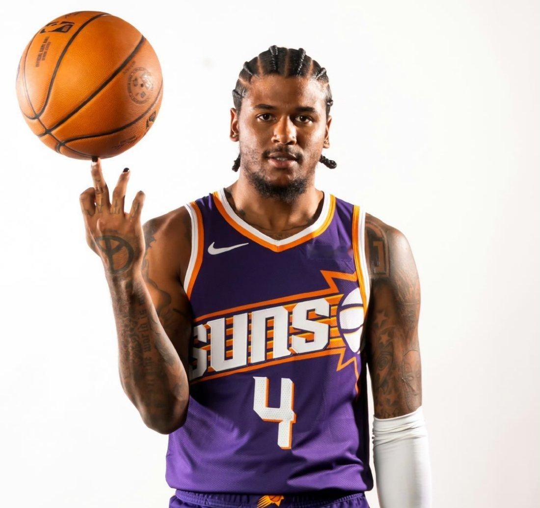 杰伦·格林预计将于明天对阵洛杉矶快船队的比赛中迎来赛季首秀。格林（右腿筋）目前被