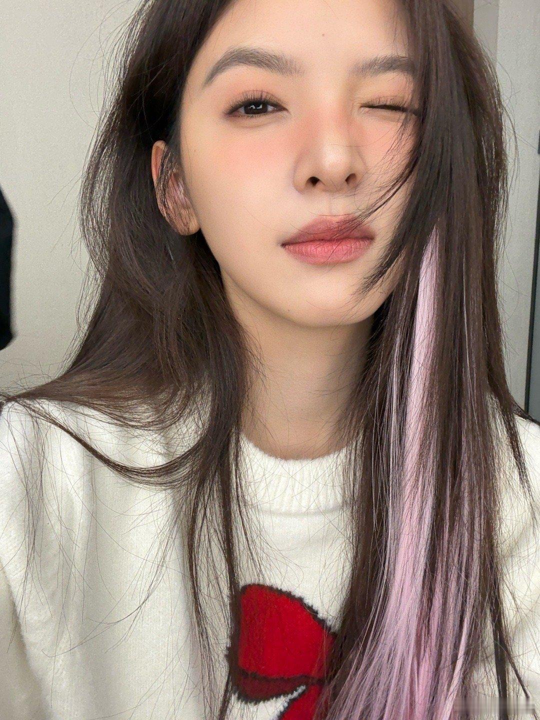 楠楠的🤳[飞吻]
章若楠 娱乐