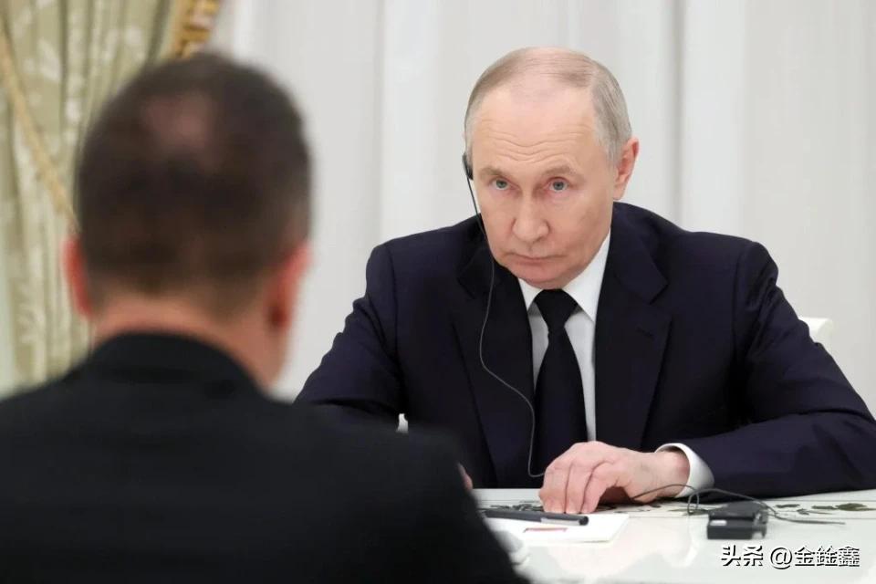 狠人普京！欧盟刚通过禁令，他立马反手“断气”威胁

“与其等着被踢，不如自己先掀