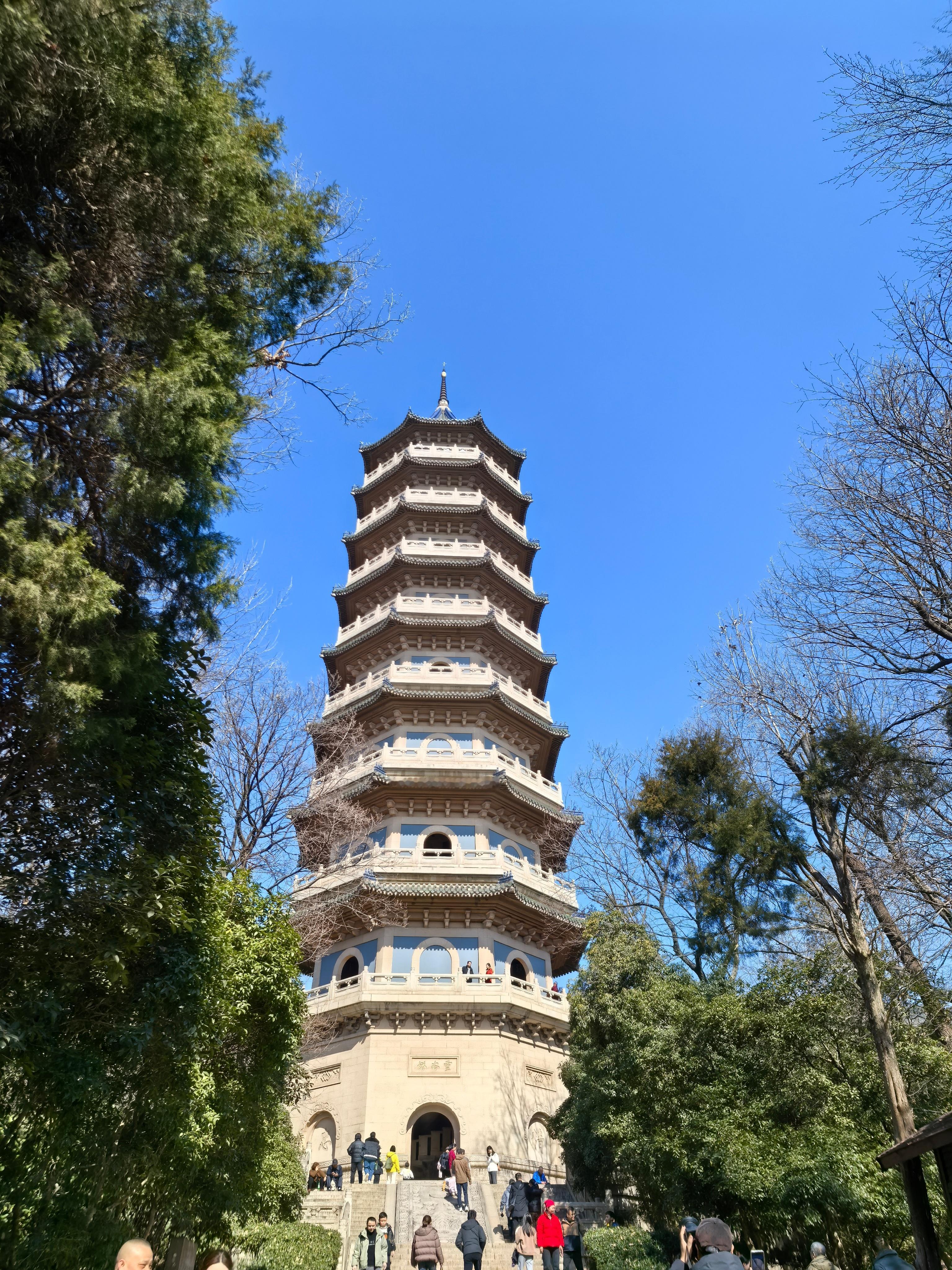 情感[超话]  平安喜乐很通透的一段话每一位年轻人，特别是女孩子，都务必用心为自