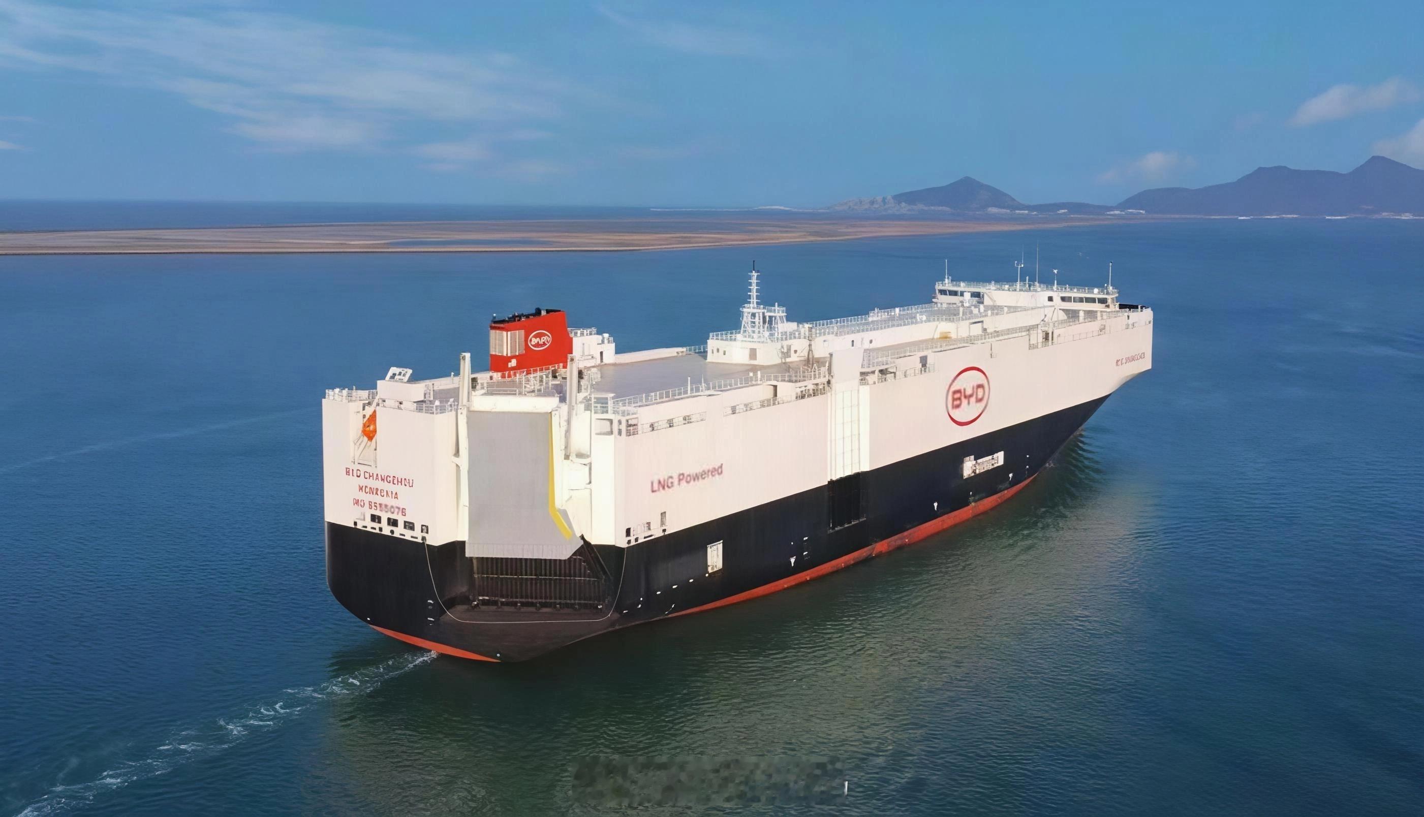 比亚迪2025年卖了460万辆，真的惊到我了！这早已不是单纯卖得好，简直是在全球