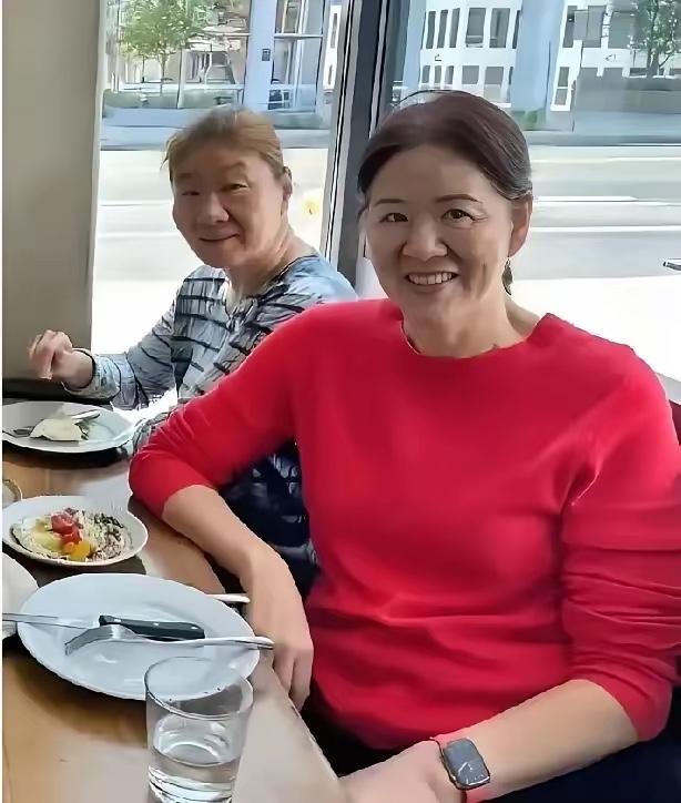 郎平我认识，旁边女士是谁