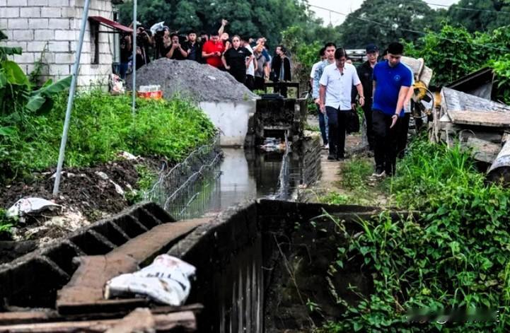 菲律宾前公共工程和公路部次长罗伯托·贝尔纳多周四向参议员表示，在大多数防洪基础设