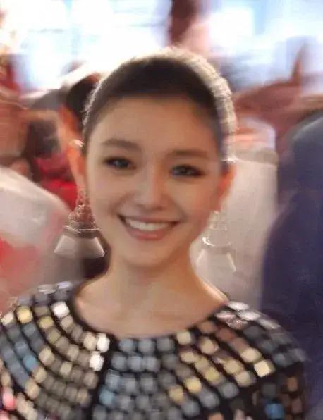 就是她真的从每个细胞都透露出来一种温柔善良的感觉！我真搞不懂最后那段时间为什么会