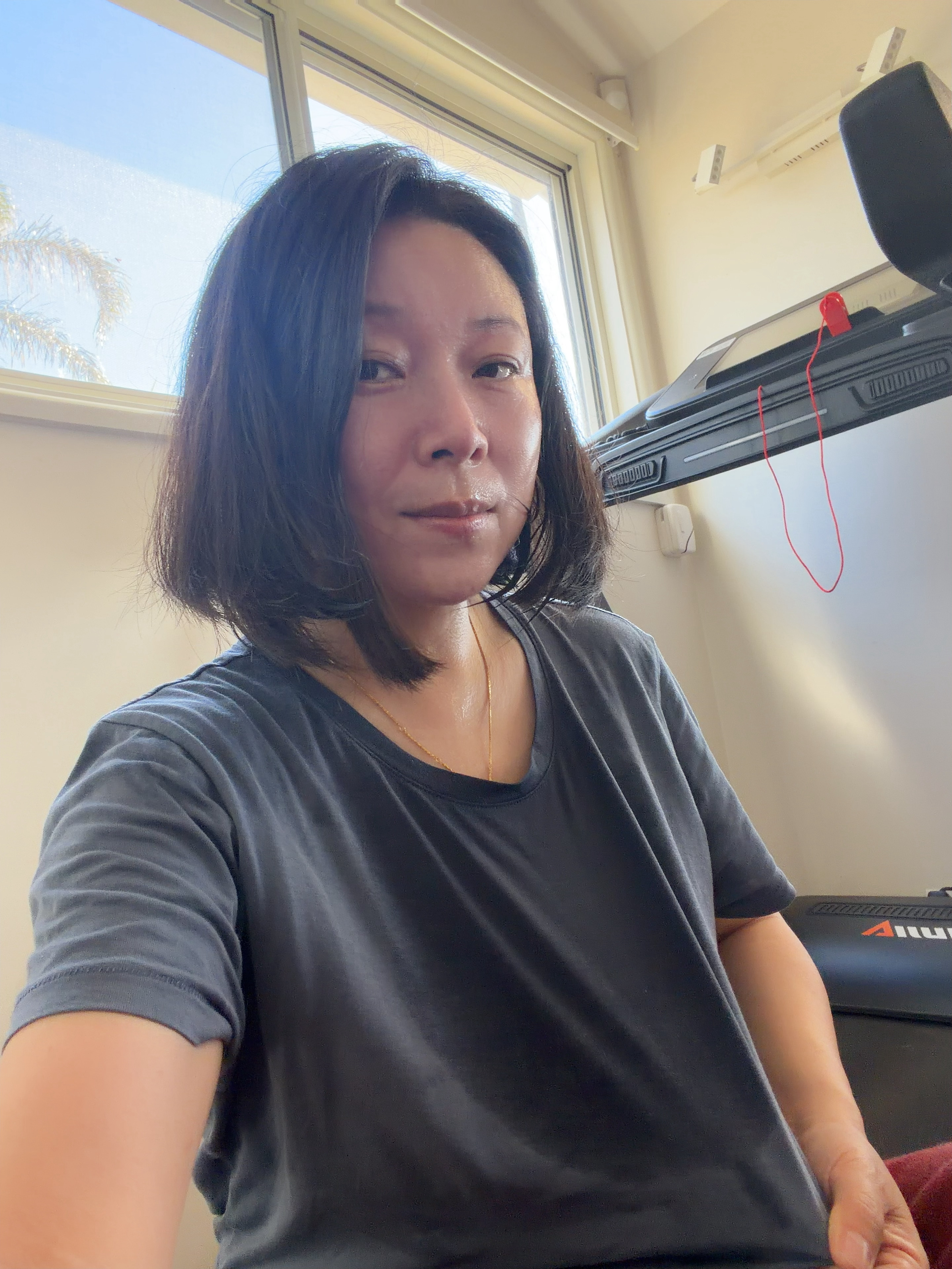 锻炼结束。题外话，徐给我理的发，这几天看就不好看了。但是我不嫌弃，我也不会去理发