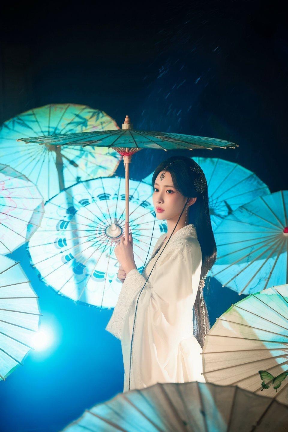 孟子义百花杀又出神图了 2026年7月10日，孟子义本人在百花杀主题下发布写真，