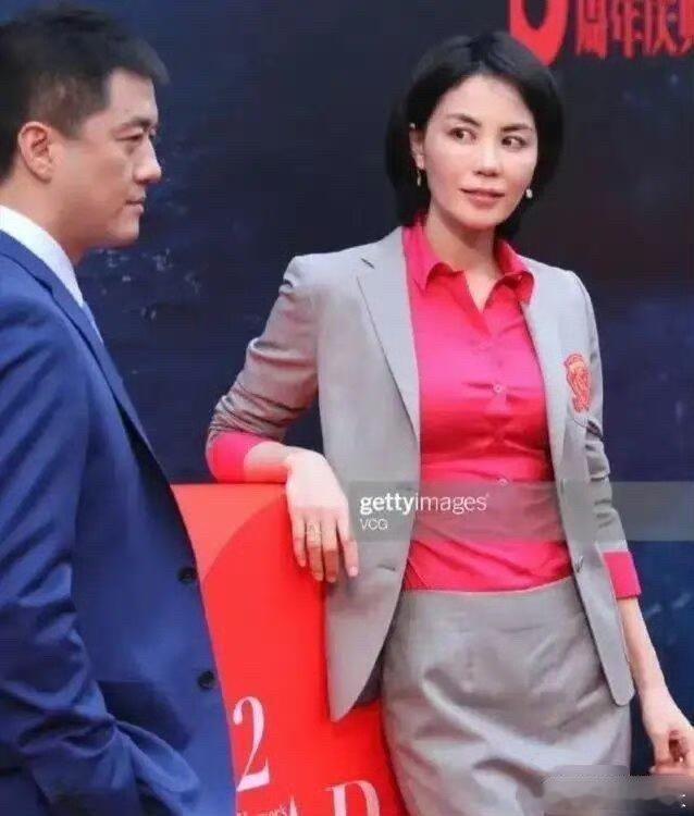 王菲曾经很爱李亚鹏，甚至愿意为他穿上这样的衣服 