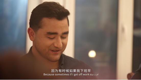 平时我五点多下班，回到家楼下就习惯在车里看个视频再上楼，毕竟C10前排可以放平，