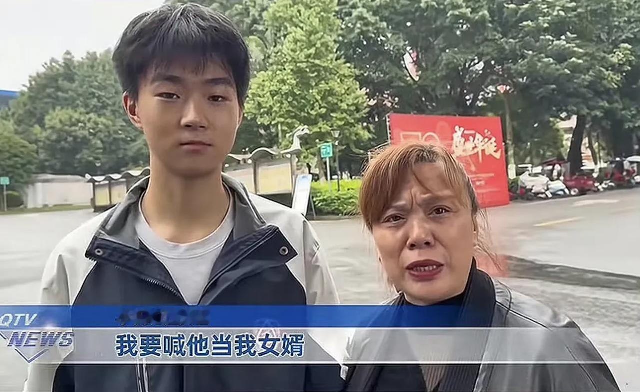 18岁的他穿着摇裤，光着腿冲进火场里救出两位老人，老人女儿声泪俱下……

重庆某
